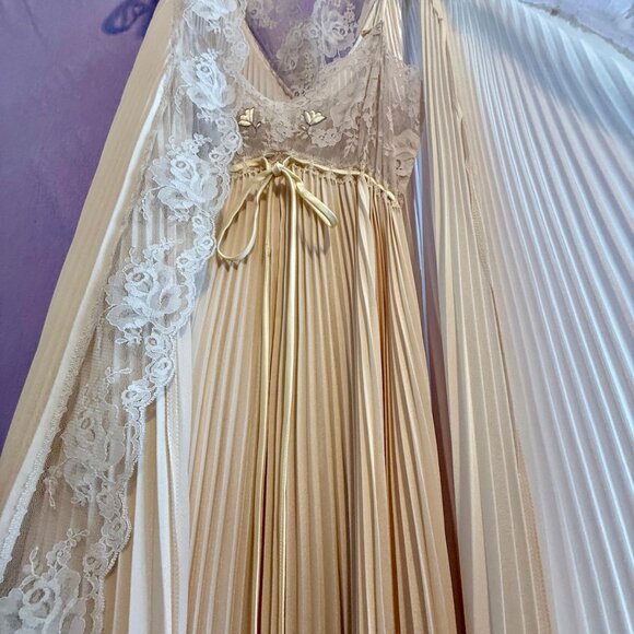 Vintage Lucie Ann Peignoir/Nightgown Robe Set, Petite - Picture 3 of 6